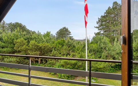 Wiger - 150M from the Sea: Træ, Gelænder, Hegn, Veranda, Baluster, Hårdttræ, Dæk, Skygge, Bejdse