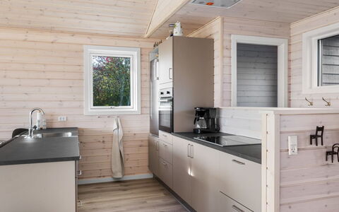 Mato - 100M from the Sea: Træ, Køkken, Hjem, Countertop, Større Bandage, Håndvask, Cabinetry, Bejdse, Dør, Hårdttræ