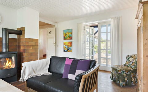 Ajo - 2Km from the Sea: Møbel, Gulvbelægning, Indretning, Etage, Træ, Loft, Couch, Værelse, Stue, Trægulve