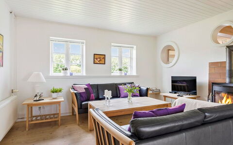 Ajo - 2Km from the Sea: Møbel, Indretning, Gulvbelægning, Etage, Couch, Træ, Trægulve, Loft, Stue, Værelse
