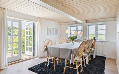 Ajo - 2Km from the Sea: Gulvbelægning, Træ, Indretning, Loft, Møbel, Etage, Trægulve, Hjem, Køkken & Spisebord, Spisestue