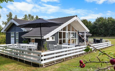 Ønevus - 550M from the Sea: Sommerhus, Hjem, Hus, Tag, Veranda, Estate, Sidespor, Garden Bygninger, Stuehus, Gård