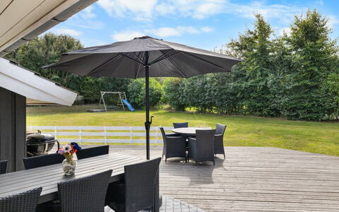 Ønevus - 550M from the Sea: Sommerhus, Hjem, Hus, Tag, Veranda, Estate, Sidespor, Garden Bygninger, Stuehus, Gård
