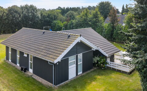 Ønevus - 550M from the Sea: Sommerhus, Hjem, Hus, Tag, Veranda, Estate, Sidespor, Garden Bygninger, Stuehus, Gård