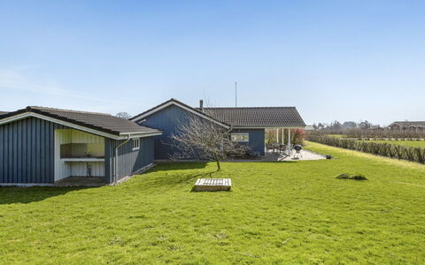 Bara - 600M from the Sea: Svømmepøl, Udendørs Møbler, Møbel, Udvej, Flise, Eco Hotel, Skygge, Stol, Fritid, Estate