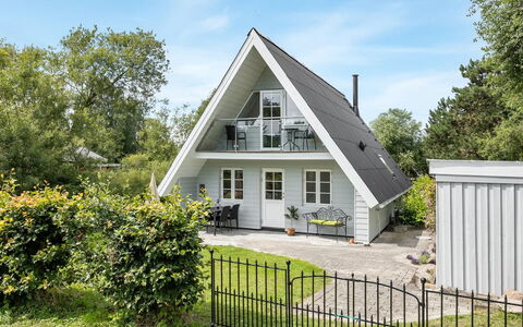 Thormund - 350M from the Sea: Hus, Hjem, Tag, Sommerhus, Have, Estate, Veranda, Sidespor, Landscaping, Lawn