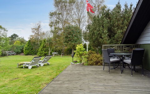 Elisej - 100M from the Sea: Busk, Land Lot, Have, Hjem, Skygge, Lawn, Bunddække, Sommerhus, Hårdttræ