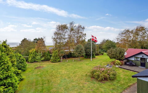 Elisej - 100M from the Sea: Landskab, Busk, Hus, Boligområde, Land Lot, Hjem, Landdistrikt, Sommerhus, Have, Lawn