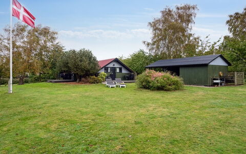 Elisej - 100M from the Sea: Græs, Hus, Hjem, Tag, Sommerhus, Lawn, Land Lot, Landdistrikt, Have, Stuehus