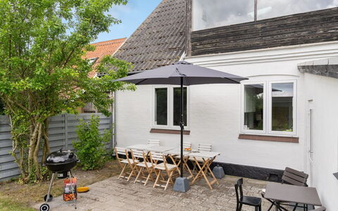 Truels - 2Km from the Sea: Tag, Hus, Hjem, Sommerhus, Dør, Sidespor, Dæk, Veranda, Planke, Hårdttræ