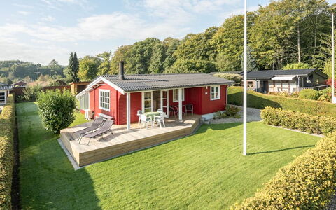 Florencia - 200M from the Sea: Tag, Hus, Land Lot, Hjem, Sommerhus, Estate, Garden Bygninger, Skygge, Bjælkehytte, Landscaping