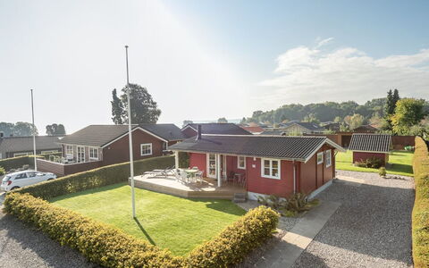 Florencia - 200M from the Sea: Tag, Hus, Land Lot, Hjem, Sommerhus, Estate, Garden Bygninger, Skygge, Bjælkehytte, Landscaping