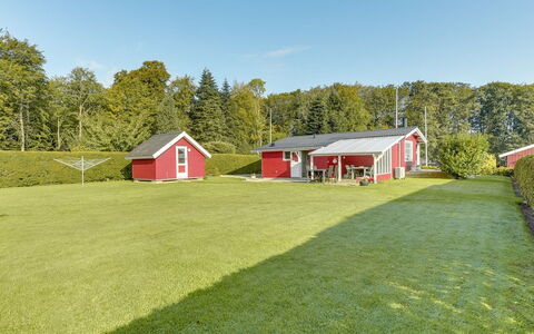 Florencia - 200M from the Sea: Tag, Hus, Land Lot, Hjem, Sommerhus, Estate, Garden Bygninger, Skygge, Bjælkehytte, Landscaping