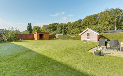Florencia - 200M from the Sea: Tag, Hus, Land Lot, Hjem, Sommerhus, Estate, Garden Bygninger, Skygge, Bjælkehytte, Landscaping