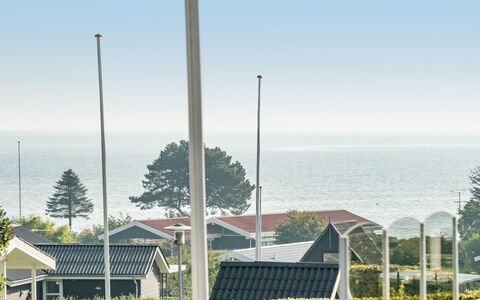 Florencia - 200M from the Sea: Tag, Hus, Land Lot, Hjem, Sommerhus, Estate, Garden Bygninger, Skygge, Bjælkehytte, Landscaping