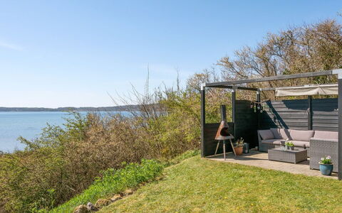 Ose - 50M from the Sea: Plantesamfund, Sollys, Urteagtig Plante, Have, Plantation, Landbrug, Farm