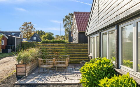 Pedersen - 50M from the Sea: Tag, Hus, Hjem, Sommerhus, Sidespor, Estate, Indkørsel, Garden Bygninger, Gård, Skur
