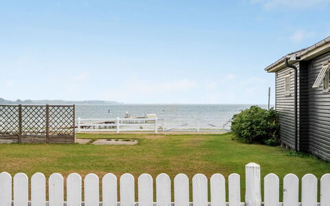 Pedersen - 50M from the Sea: Tag, Hus, Hjem, Sommerhus, Sidespor, Estate, Indkørsel, Garden Bygninger, Gård, Skur