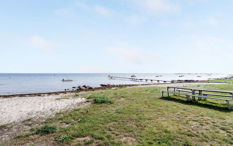 Pedersen - 50M from the Sea: Tag, Hus, Hjem, Sommerhus, Sidespor, Estate, Indkørsel, Garden Bygninger, Gård, Skur