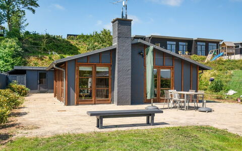 Øthkil - 93M from the Sea: Gulvbelægning, Etage, Loft, Indretning, Countertop, Køkken, Cabinetry, Værelse, Større Bandage, Lysarmatur