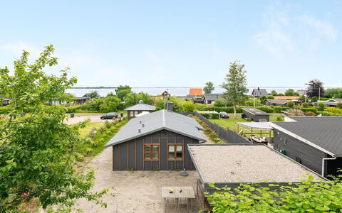 Øthkil - 93M from the Sea: Gulvbelægning, Etage, Loft, Indretning, Countertop, Køkken, Cabinetry, Værelse, Større Bandage, Lysarmatur