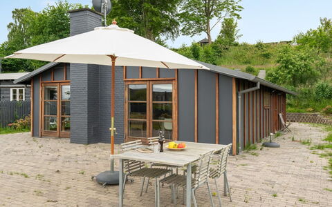 Øthkil - 93M from the Sea: Gulvbelægning, Etage, Loft, Indretning, Countertop, Køkken, Cabinetry, Værelse, Større Bandage, Lysarmatur