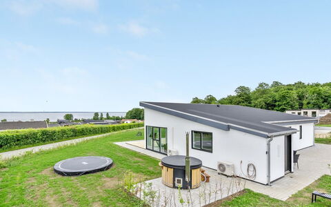 Constantin - 500M from the Sea: Plantesamfund, Sollys, Urteagtig Plante, Have, Plantation, Landbrug, Farm