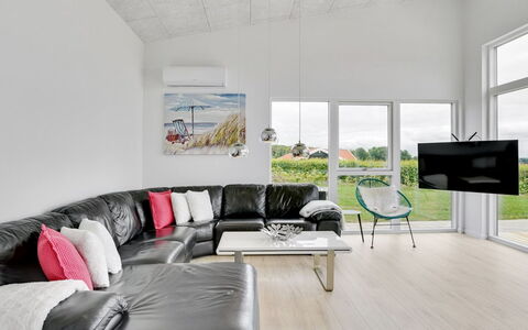Constantin - 500M from the Sea: Plantesamfund, Sollys, Urteagtig Plante, Have, Plantation, Landbrug, Farm