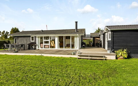 Florina - 700M from the Sea: Træ, Tag, Hjem, Hus, Arkitektur, Sidespor, Land Lot, Sommerhus, Skur, Garden Bygninger