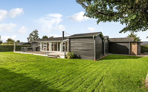 Florina - 700M from the Sea: Træ, Tag, Hjem, Hus, Arkitektur, Sidespor, Land Lot, Sommerhus, Skur, Garden Bygninger