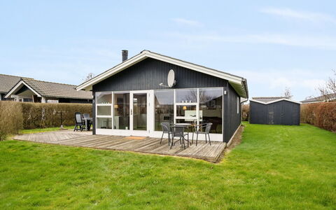 Blesse - 250M from the Sea: Sommerhus, Skygge, Estate, Sidespor, Veranda, Garden Bygninger