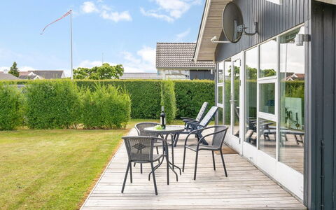 Blesse - 250M from the Sea: Tag, Hus, Hjem, Sommerhus, Dør, Sidespor, Dæk, Veranda, Planke, Hårdttræ