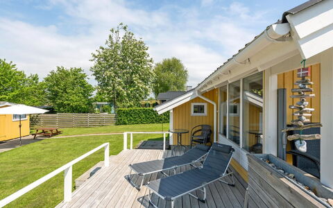 Albantine - 150M from the Sea: Tag, Hus, Hjem, Sommerhus, Dør, Sidespor, Dæk, Veranda, Planke, Hårdttræ