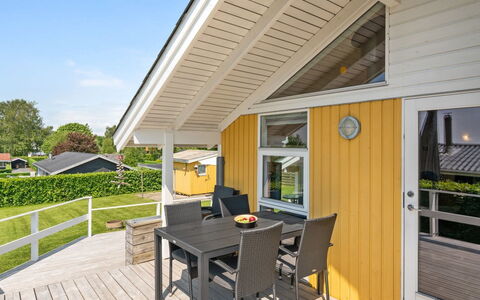 Albantine - 150M from the Sea: Tag, Hus, Hjem, Sommerhus, Dør, Sidespor, Dæk, Veranda, Planke, Hårdttræ