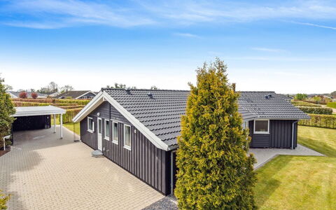 Arnod - 400M from the Sea: Blå, Busk, Sommerhus, Bunddække, Have, Estate, Skygge, Landscaping, Stuehus, Eco Hotel