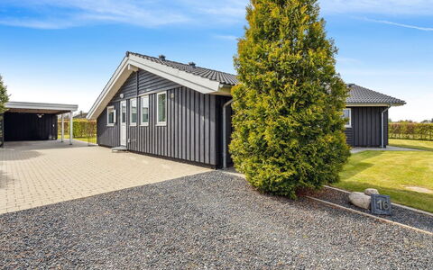 Arnod - 400M from the Sea: Blå, Busk, Sommerhus, Bunddække, Have, Estate, Skygge, Landscaping, Stuehus, Eco Hotel