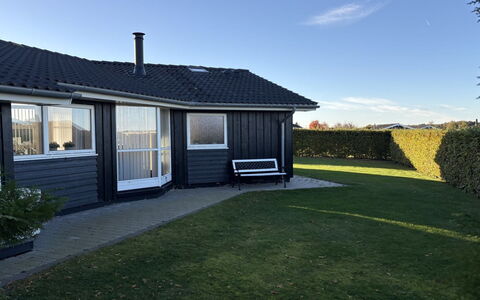 Arnod - 400M from the Sea: Tag, Hus, Hjem, Boligområde, Arkitektur, Sidespor, Sommerhus, Land Lot, Dør, Lawn