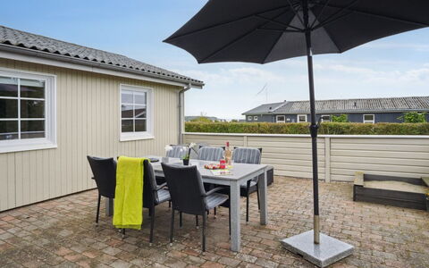 Haralda - 300M from the Sea: Blå, Busk, Sommerhus, Bunddække, Have, Estate, Skygge, Landscaping, Stuehus, Eco Hotel