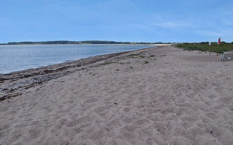 Inge - 300M from the Sea: Blå, Busk, Sommerhus, Bunddække, Have, Estate, Skygge, Landscaping, Stuehus, Eco Hotel