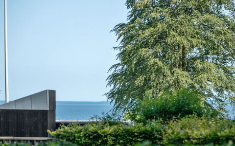 Eriksine - 150M from the Sea: Hus, Tag, Hjem, Sommerhus, Estate, Stuehus, Villa, Veranda, Sidespor