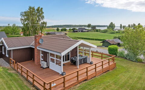 Ellyn - 500M from the Sea: Blå, Busk, Sommerhus, Bunddække, Have, Estate, Skygge, Landscaping, Stuehus, Eco Hotel