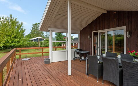 Ellyn - 500M from the Sea: Blå, Busk, Sommerhus, Bunddække, Have, Estate, Skygge, Landscaping, Stuehus, Eco Hotel