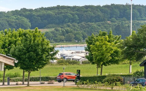 Ellyn - 500M from the Sea: Blå, Busk, Sommerhus, Bunddække, Have, Estate, Skygge, Landscaping, Stuehus, Eco Hotel