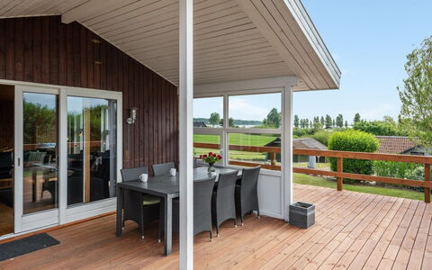 Ellyn - 500M from the Sea: Blå, Busk, Sommerhus, Bunddække, Have, Estate, Skygge, Landscaping, Stuehus, Eco Hotel