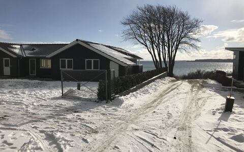 Lander - 20M from the Sea: Hus, Tag, Hjem, Sommerhus, Estate, Stuehus, Villa, Veranda, Sidespor
