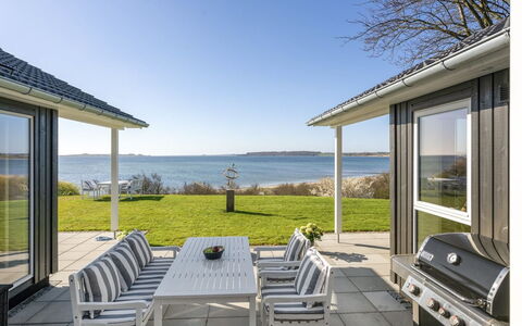 Lander - 20M from the Sea: Tag, Hus, Hjem, Sommerhus, Sidespor, Estate, Indkørsel, Garden Bygninger, Gård, Skur