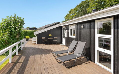 Darja - 300M from the Sea: Hus, Tag, Hjem, Sommerhus, Estate, Stuehus, Villa, Veranda, Sidespor