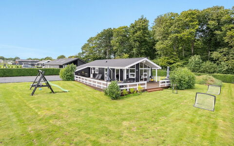 Darja - 300M from the Sea: Tag, Hus, Land Lot, Hjem, Sommerhus, Estate, Garden Bygninger, Skygge, Bjælkehytte, Landscaping