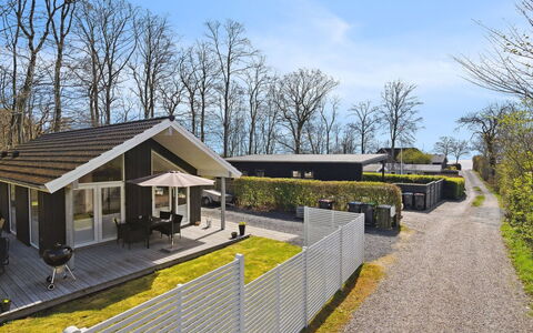 Gunholm - 150M from the Sea: Hus, Tag, Hjem, Sommerhus, Estate, Stuehus, Villa, Veranda, Sidespor