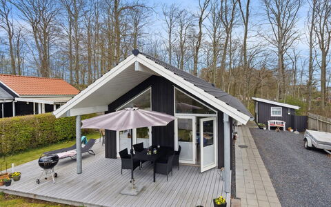 Gunholm - 150M from the Sea: Hus, Tag, Hjem, Sommerhus, Estate, Stuehus, Villa, Veranda, Sidespor